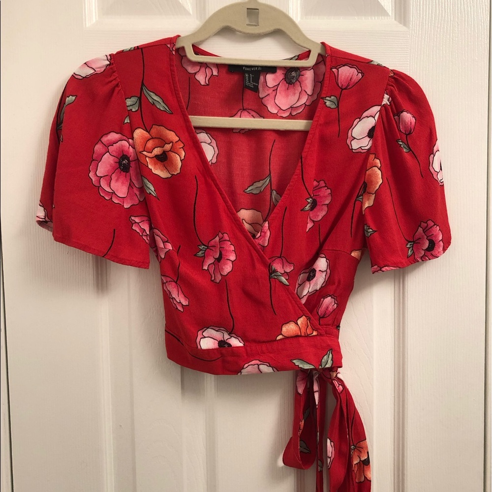 cute FOREVER21 red floral crop top